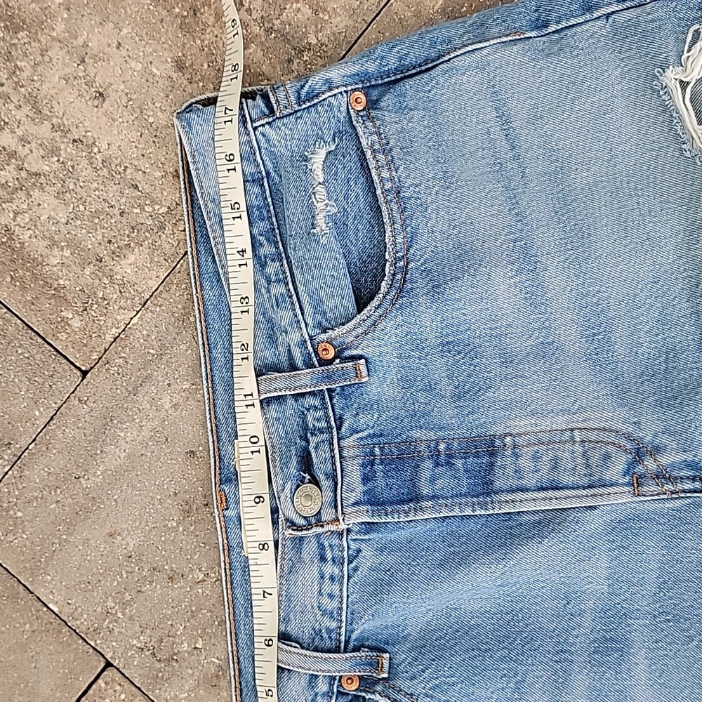 Levi's WEDGIE STRAIGHT High-Rise Light Wash Button Fly Jeans Sz 32 - Picture 6 of 12